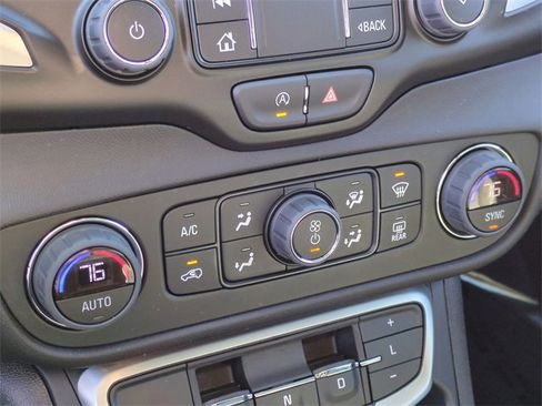 Used 2024 GMC Terrain SLT image 19