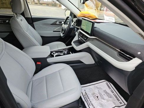 Used 2025 Ford Explorer Platinum w/ LUX Leather Package image 11