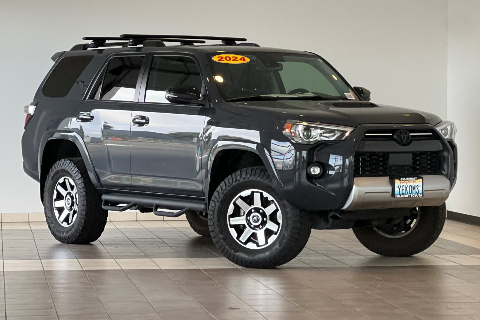 Used 2024 Toyota 4Runner TRD Off-Road Premium AWD/4WD image 2