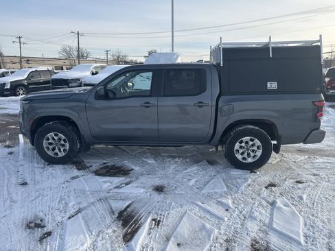 Used 2024 Nissan Frontier SV image 15