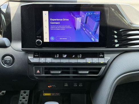 Used 2025 Toyota Camry SE w/ Convenience Package FWD image 17