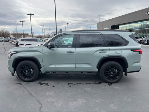 Used 2025 Toyota Sequoia 4WD image 12
