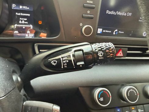 Used 2021 Hyundai Elantra SE image 15