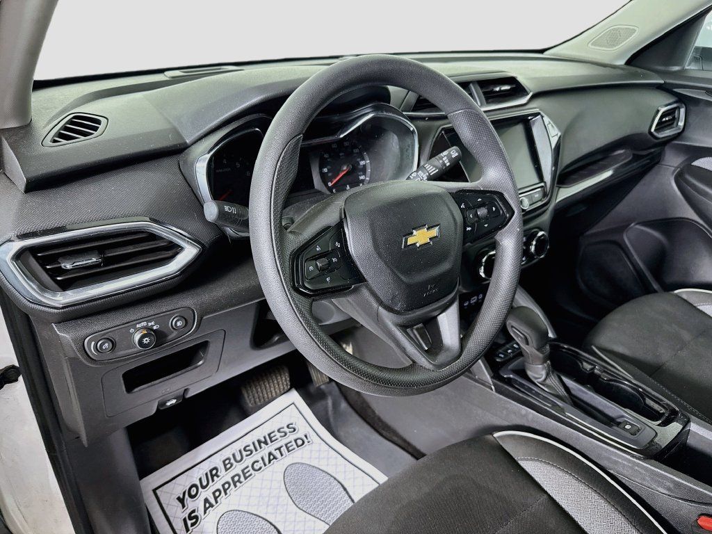Used 2023 Chevrolet TrailBlazer LT w/ Convenience Package AWD/4WD image 9