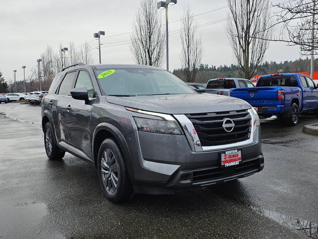 Used 2025 Nissan Pathfinder SV AWD/4WD image 3