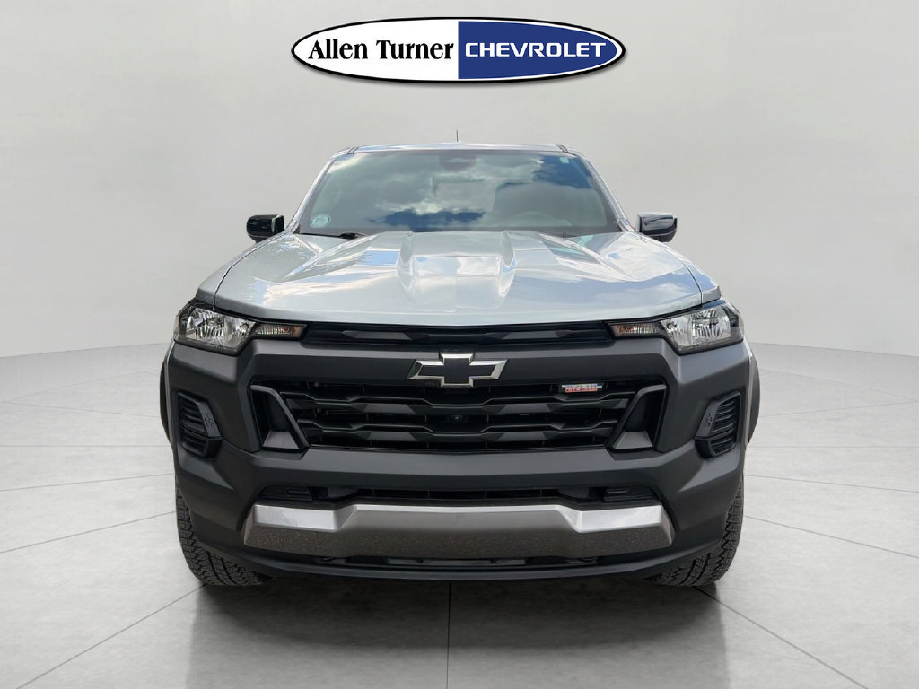 Used 2024 Chevrolet Colorado Trail Boss w/ Technology Package AWD/4WD image 2