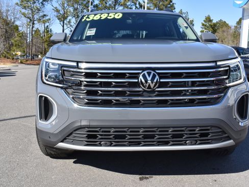 Used 2025 Volkswagen Atlas SE image 4