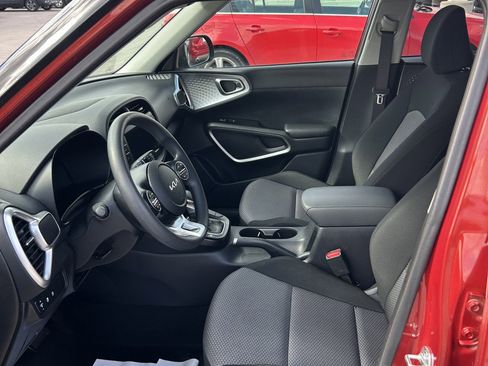 Used 2024 Kia Soul LX w/ Option Group 015 FWD image 11
