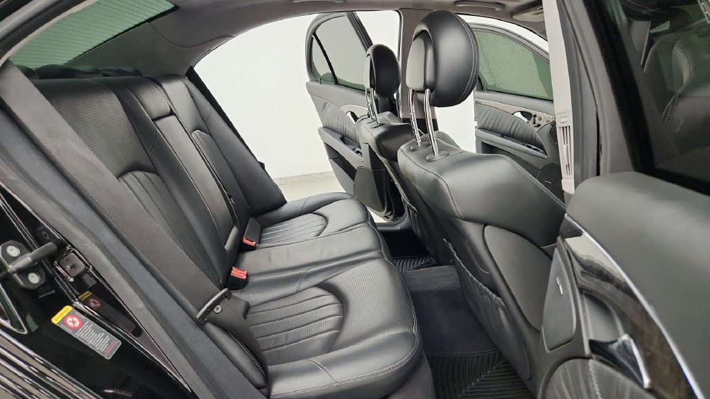 Used 2005 Mercedes-Benz E 55 AMG Sedan image 30