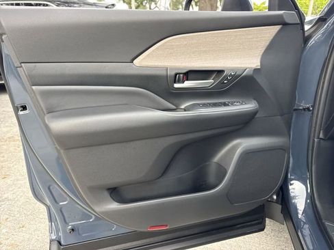 Used 2024 Toyota Grand Highlander AWD image 13