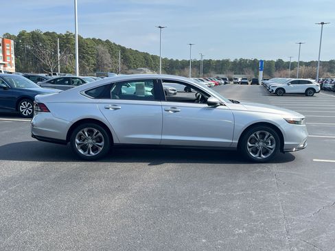 Used 2023 Honda Accord EX-L image 2