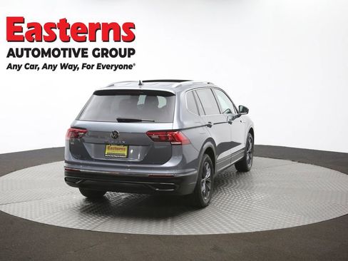 Used 2022 Volkswagen Tiguan SE w/ Panoramic Sunroof Package image 40