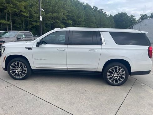 Used 2025 GMC Yukon XL Denali w/ Sun & Power Step Package AWD/4WD image 8