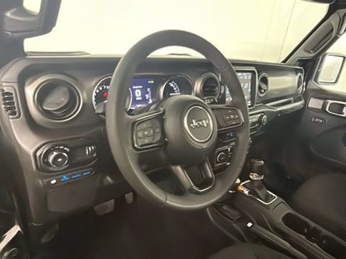 Used 2023 Jeep Wrangler Unlimited w/ Sun & Screen Package AWD/4WD image 13