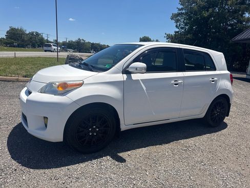 Used 2011 Scion xD FWD image 3
