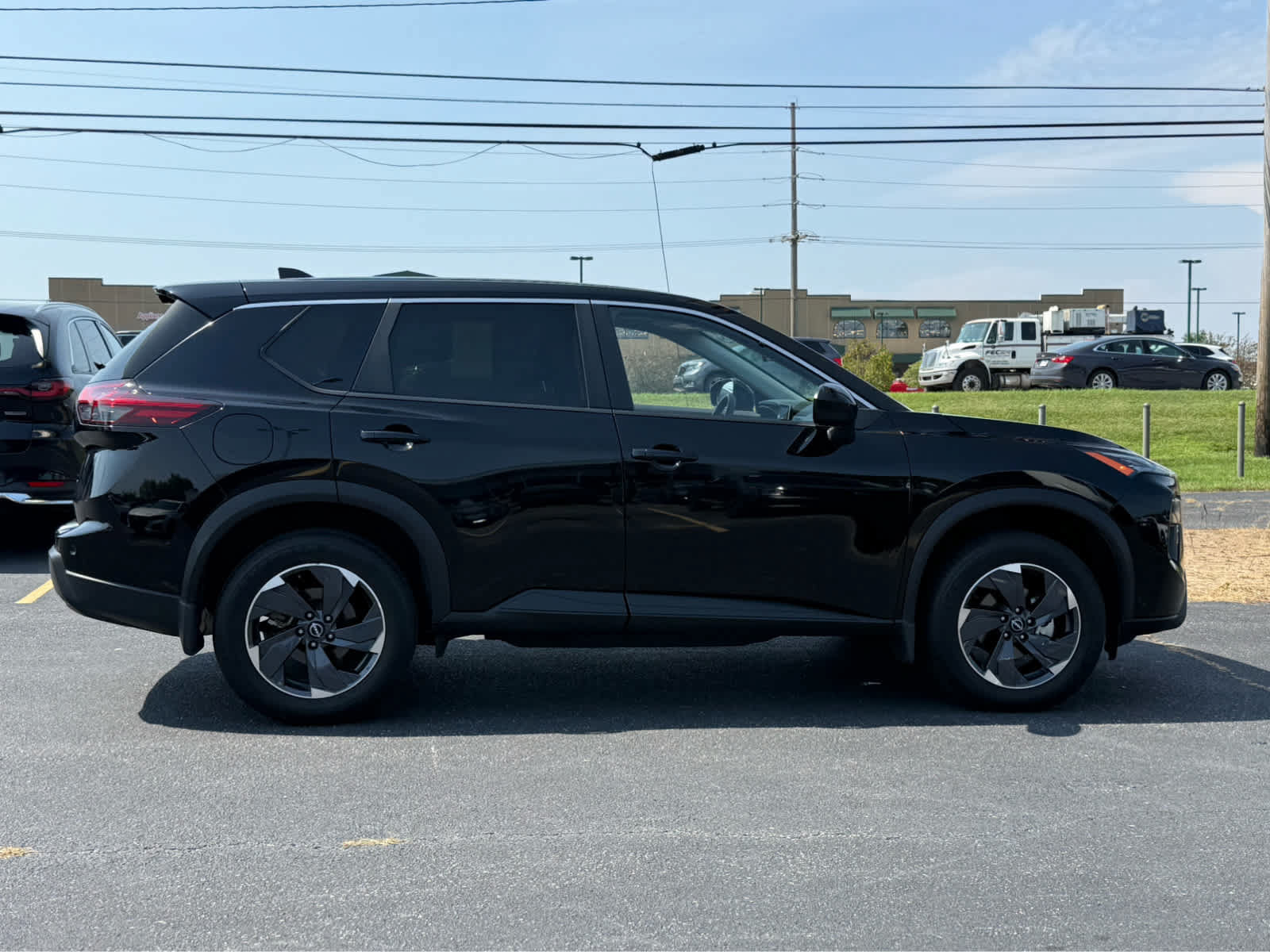 Used 2024 Nissan Rogue SV AWD/4WD image 8