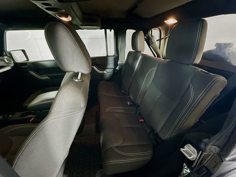 Used 2015 Jeep Wrangler Unlimited Sahara image 21