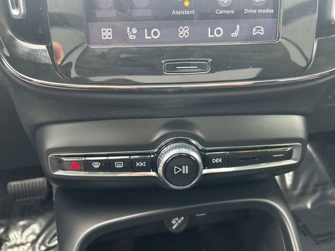 Certified 2025 Volvo XC40 B5 Plus image 25