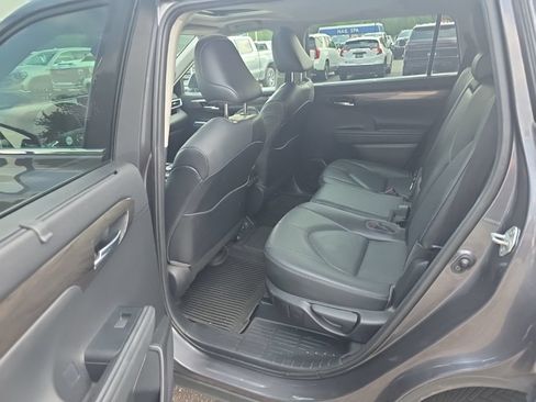 Used 2021 Toyota Highlander Limited AWD/4WD image 8