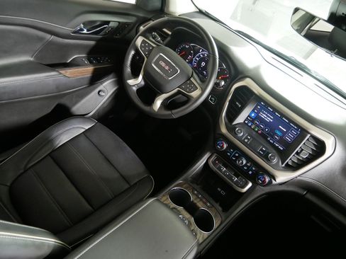 Certified 2020 GMC Acadia Denali w/ Denali Ultimate Package AWD/4WD image 9