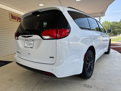 Used 2020 Chrysler Pacifica Touring-L w/ Advanced Safetytec Group AWD/4WD image 6