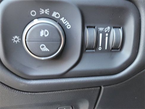 New 2026 RAM 1500 Limited w/ Trailer Tow Group image 32