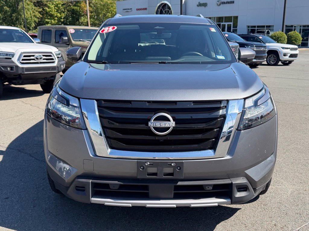 Used 2025 Nissan Pathfinder SL FWD image 11