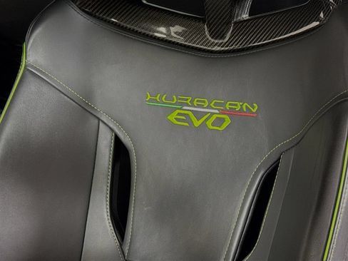 Used 2021 Lamborghini Huracan EVO RWD image 18