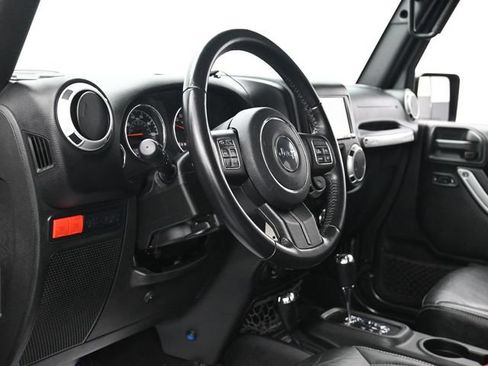 Used 2017 Jeep Wrangler Unlimited Rubicon AWD/4WD image 15