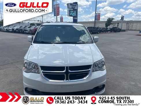 Used 2019 Dodge Grand Caravan SXT FWD image 2