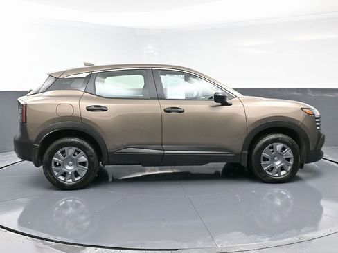 Used 2025 Nissan Kicks S image 8