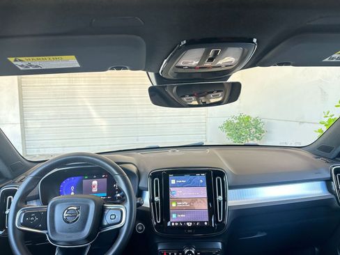 Used 2024 Volvo XC40 B5 Core image 34