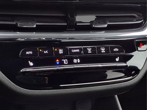 Certified 2025 Buick Envista Avenir image 9