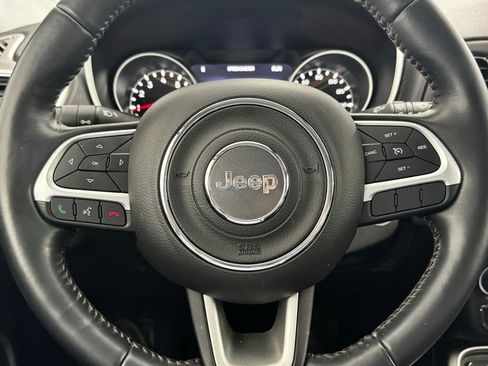 Used 2018 Jeep Compass Latitude w/ Popular Equipment Group FWD image 13