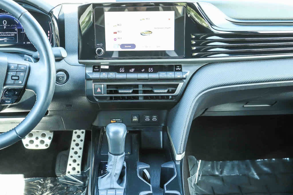 Used 2026 Toyota Camry SE FWD image 13