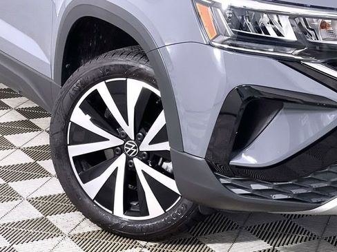 Used 2024 Volkswagen Taos SE image 10