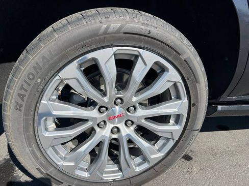 Used 2023 GMC Yukon Denali RWD image 29