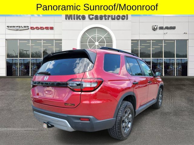 Used 2025 Honda Pilot TrailSport image 4