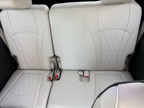 Used 2023 Buick Enclave Avenir w/ Avenir Technology Package image 14