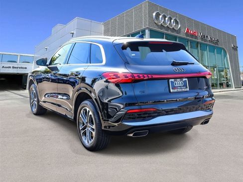 Used 2025 Audi Q5 Premium w/ Premium Plus AWD/4WD image 2