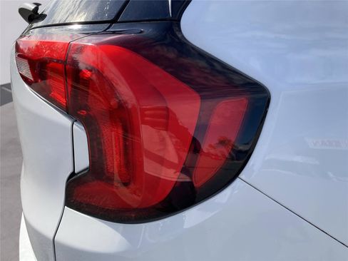 Used 2018 GMC Terrain SLE image 11