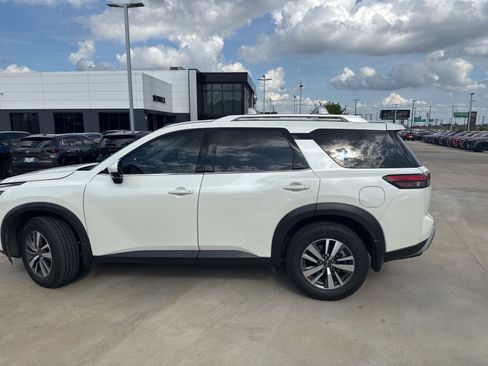 Used 2024 Nissan Pathfinder SL image 14