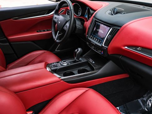 Used 2017 Maserati Levante w/ Luxury Package image 22