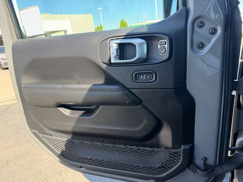 Used 2021 Jeep Wrangler Unlimited Rubicon w/ Trailer Tow Package AWD/4WD image 18