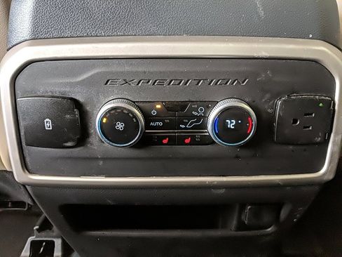 Used 2023 Ford Expedition Limited image 16