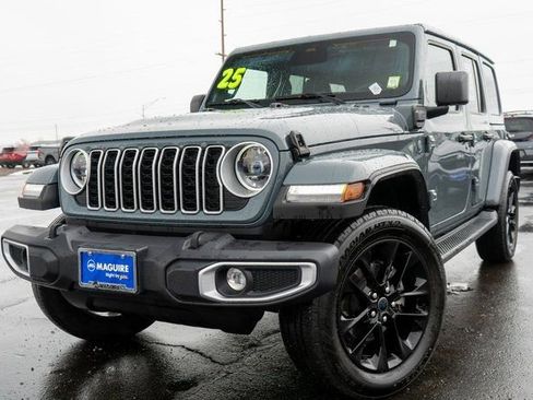 Used 2025 Jeep Wrangler Unlimited Sahara image 1