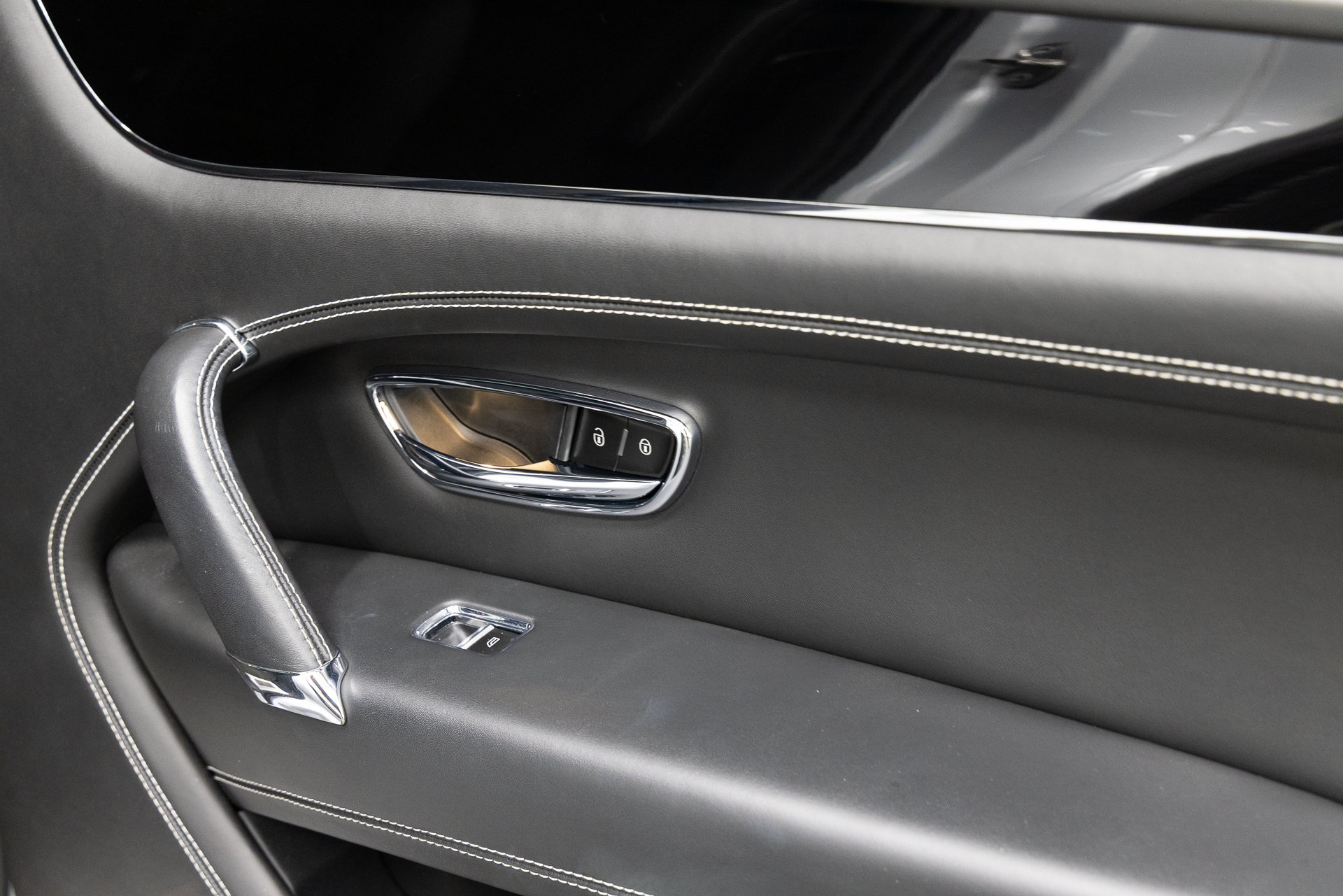 Used 2019 Bentley Bentayga AWD/4WD image 21