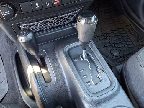 Used 2018 Jeep Wrangler Unlimited Sport AWD/4WD image 11