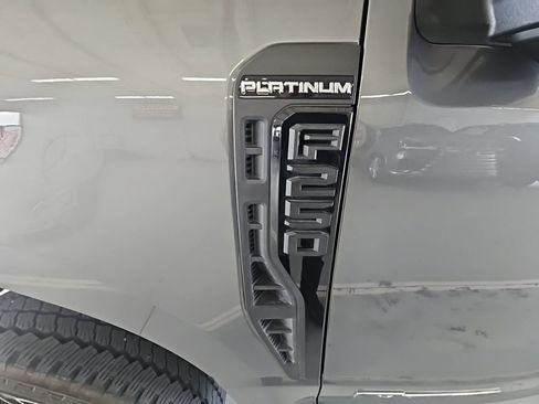 Used 2025 Ford F250 Platinum w/ FX4 Off-Road Package image 4