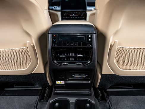 Used 2023 Jeep Grand Cherokee L Limited w/ Luxury Tech Group II image 32